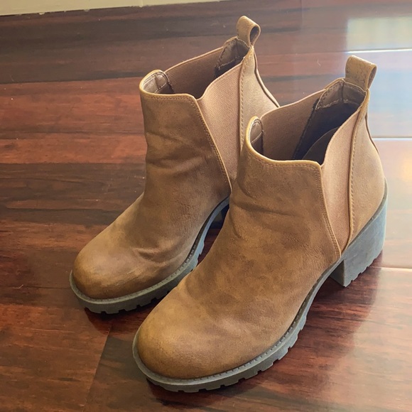 Brown booties - Picture 1 of 3